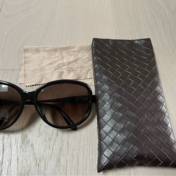 Brand new Bottega Veneta sunglasses - Picture 1 of 3
